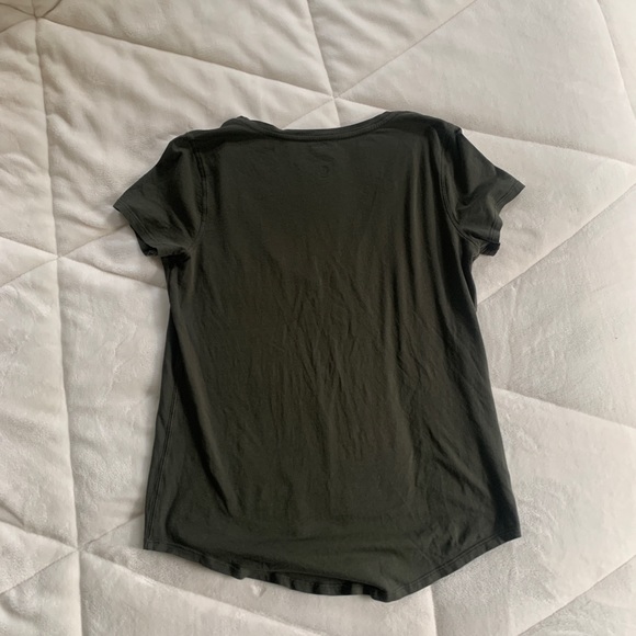 Lululemon T-shirt - Picture 2 of 3